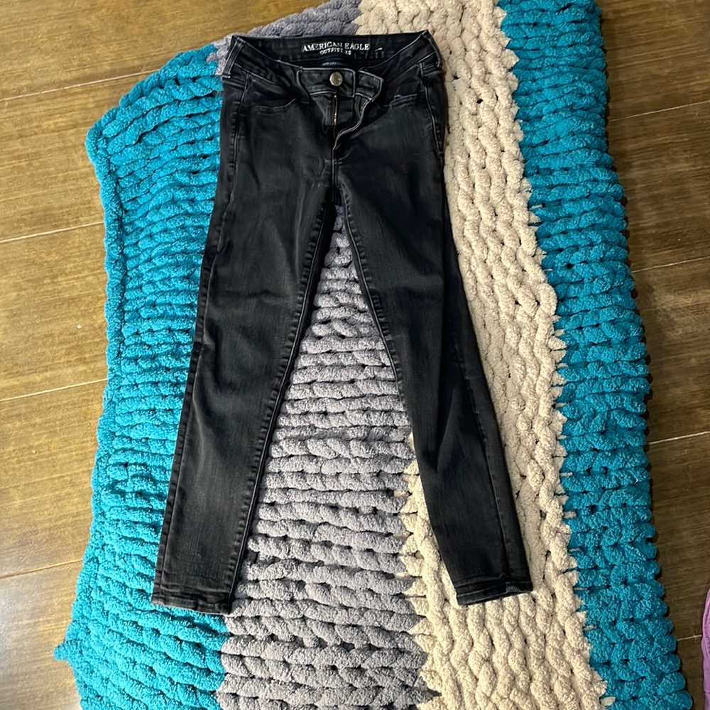 Women’s American Eagle skinny jeans